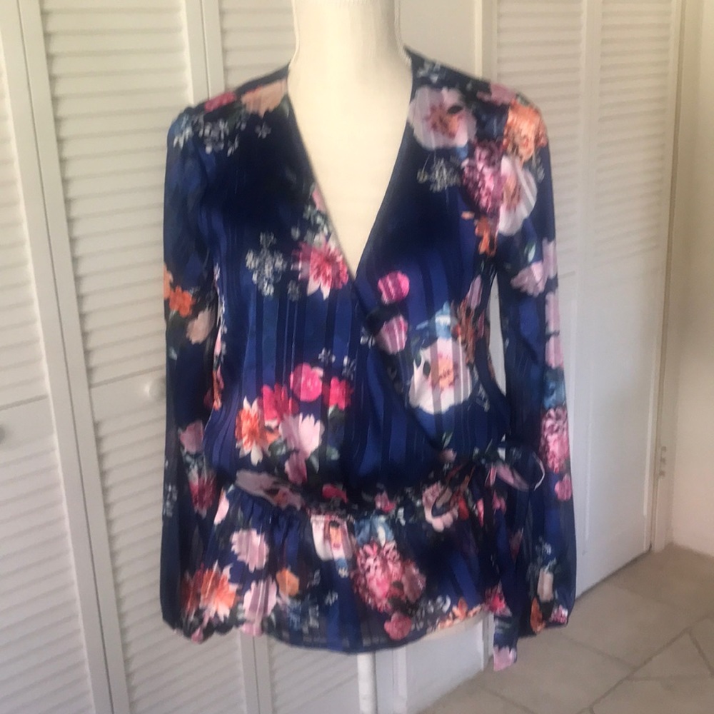 INC International Concepts floral print on navy background peplum blouse size XS